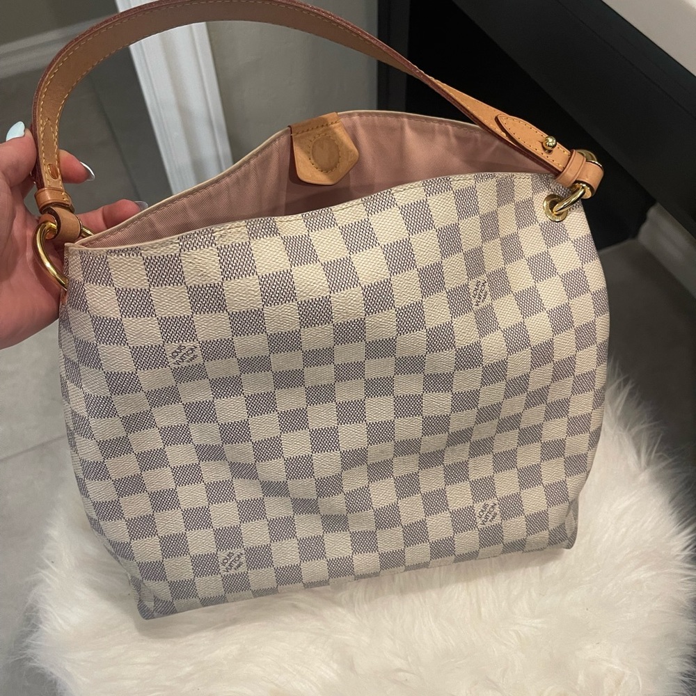 Louis Vuitton purse!! - Picture 2 of 3